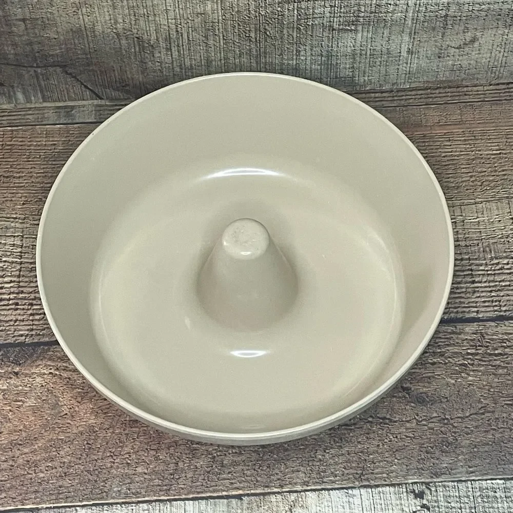 Anchor Hocking Microware Bundt Cake Oven/Microwave Pan Baking Ring 2.5 qt 9 1/4